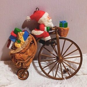 Vintage 1982 Hallmark Keepsake  "Cycling Santa" Ornament 🎅 QX4355